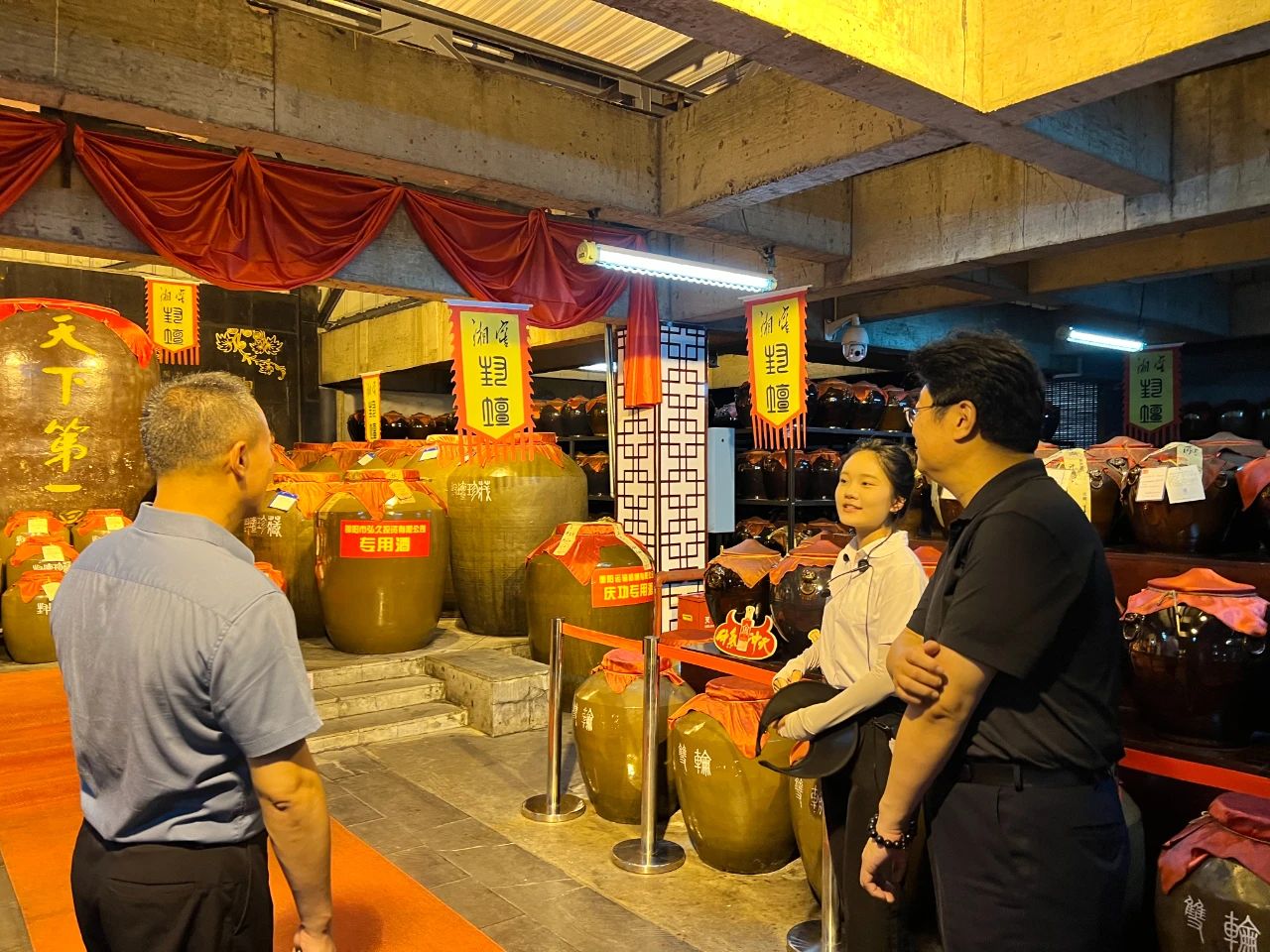 中國(guó)旅游協(xié)會(huì)旅游商品與裝備分會(huì)陳斌秘書長(zhǎng)來(lái)邵考察旅游商品企業(yè)