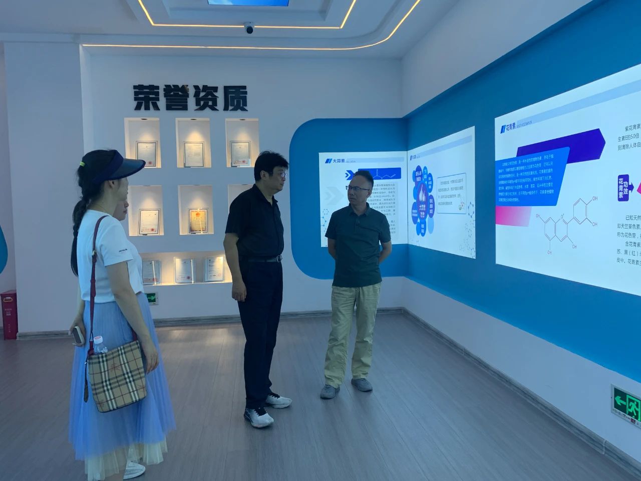 中國(guó)旅游協(xié)會(huì)旅游商品與裝備分會(huì)陳斌秘書長(zhǎng)來(lái)邵考察旅游商品企業(yè)