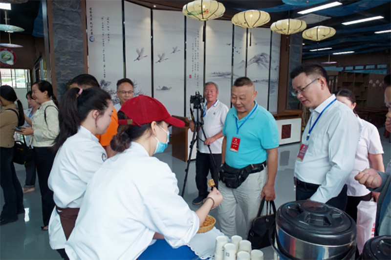 “邵陽紅”中醫(yī)藥膳科普教育研學(xué)基地在天香生物產(chǎn)業(yè)園啟動