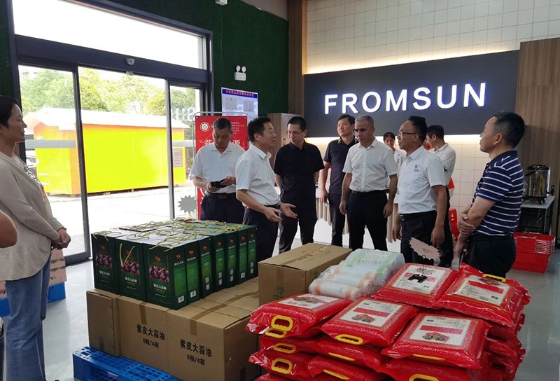 省政協(xié)農(nóng)業(yè)農(nóng)村委領(lǐng)導(dǎo)與邵陽市政協(xié)相關(guān)領(lǐng)導(dǎo)走訪邵陽紅出貨倉天香生物產(chǎn)業(yè)園