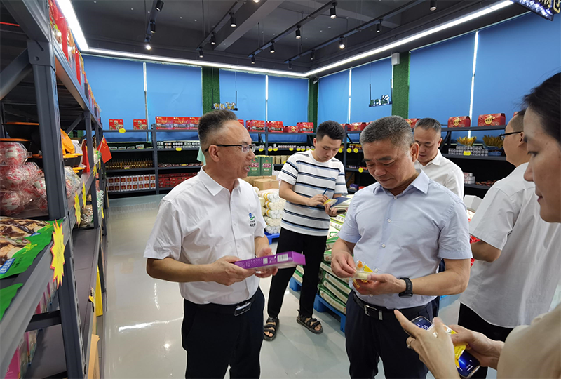 邵陽(yáng)市委常委、常務(wù)副市長(zhǎng)王永紅一行領(lǐng)導(dǎo)到邵陽(yáng)紅出貨倉(cāng)-天香生物產(chǎn)業(yè)園考察指導(dǎo)