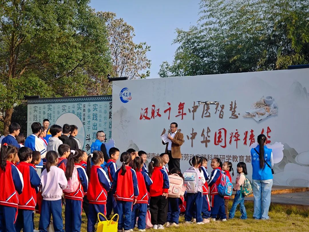 雙清區(qū)“愛心護航，助夢成長”