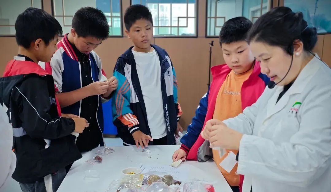 雙清區(qū)“愛心護航，助夢成長”